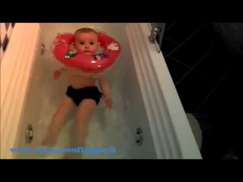 Video: Bambini Nella Vasca Da Bagno: Regole E Sfumature
