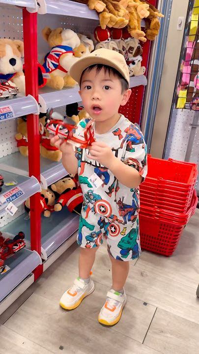 Baby brother and sister cry after mom says NO at the store 😱🤣❤️👧🏻