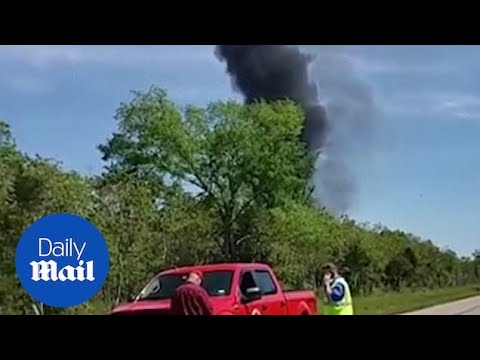 Smoke rises after explosion and fire at chemical plant in Texas - YouTube