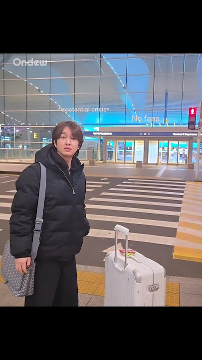 No fans at the airport🛬 #ONEW #SHINee (PS.-he planned it that way)