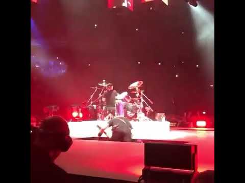 Metallica-James hetfield- Accident in amsterdam 2017