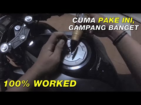 GAK BISA ISI BENSIN ! Buka Tangki Motor Macet - How To Open The Jammed Gas Tank || #vlog7