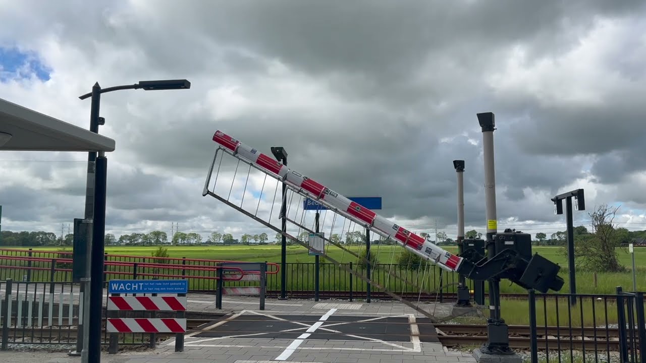Spoorwegovergang Bedum // Dutch Railroad Crossing