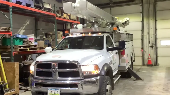 2015 VERSALIFT VO40MHI-01 For Sale