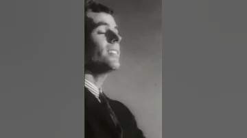 خوليو دائمآ هناك سبب للعيش وسبب آخر للكفاح وشخص نتعذب لأجله وآخر لنحبه 