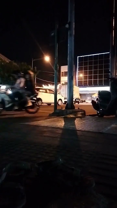 Solo Malam Hari #solo #beauty #trevel #jalanjalan #ytshorts #solohits #traveling #angkringan