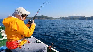 A Japanese Fisherwoman Went Fishing in the Ocean With a Small Boat!