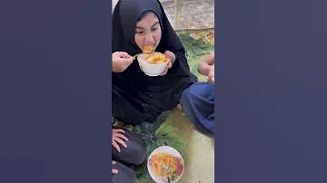 تحدي منو يخلص الاكل اول 