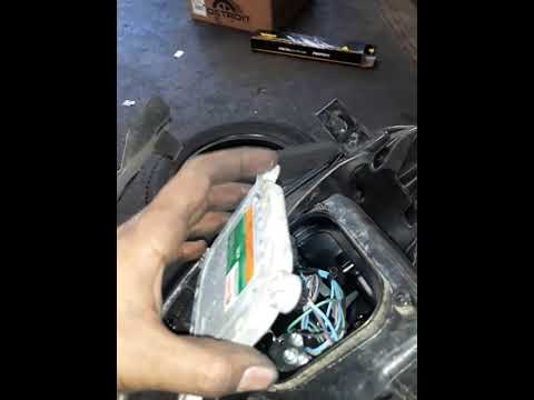 Lincoln MKS headlight bulb replacement