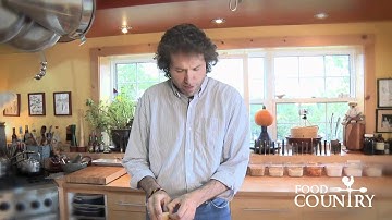 Tip: Chopping onions with Chef Michael Smith