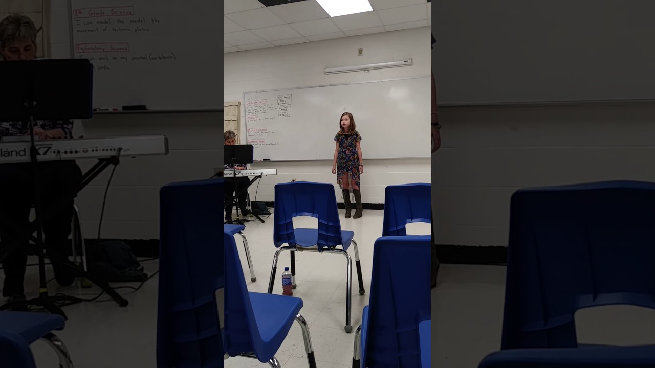 Sadie Dean singing Homeward Bound