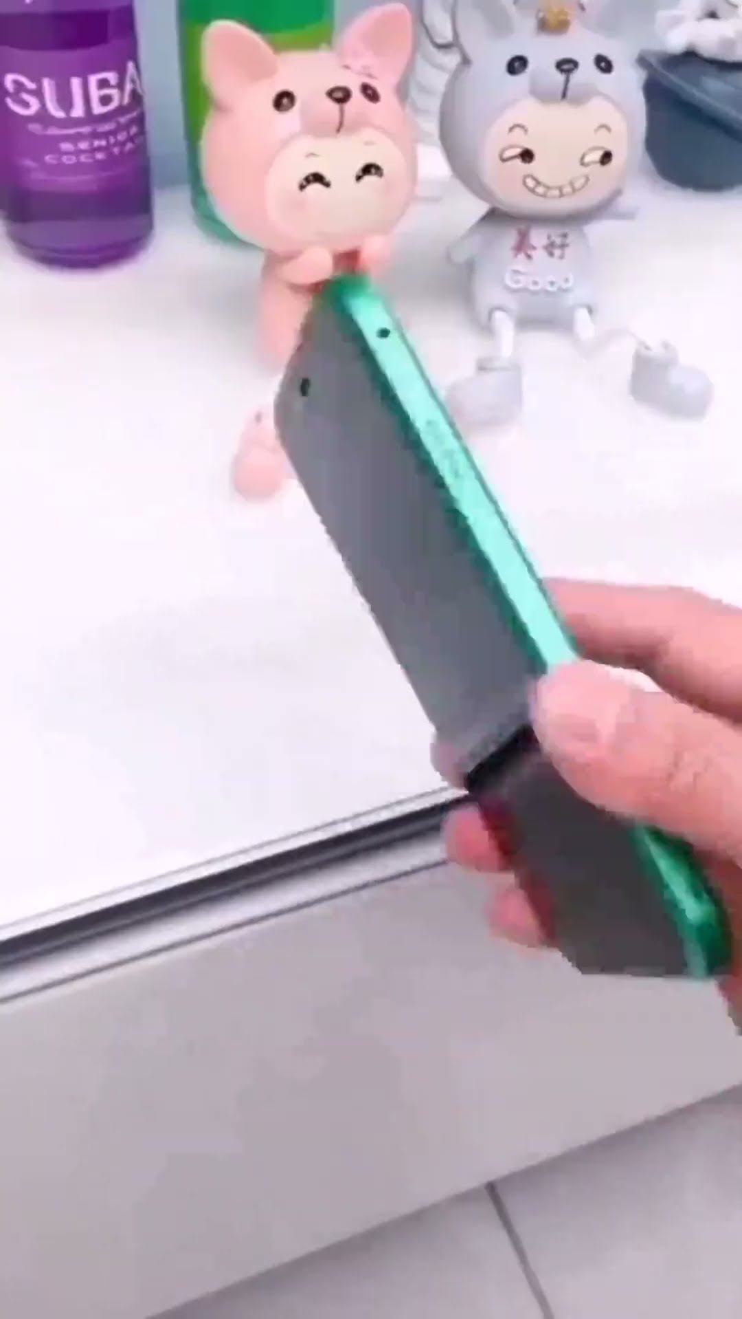 This phone case keeps your phone safe!