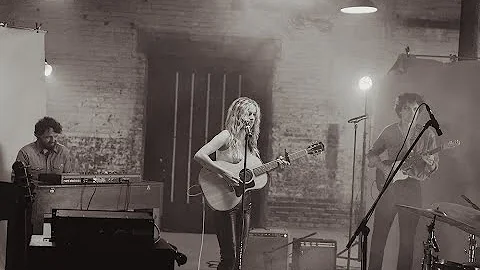 Abby Hamilton - Trailer Park Queen (Live)