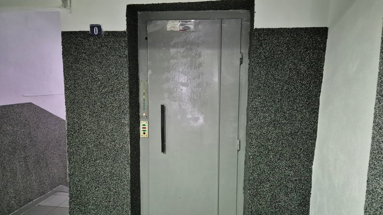 1980s IFMA traction elevator (cab mod) @ Strada Calea București 30, bl. U3, Pitești, RO