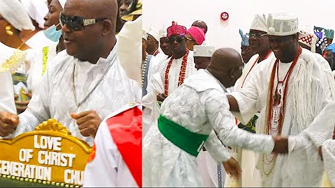 See Shina Peters Dance Move As He Bow To Greet Ooni of Ife & Obasanjo At Rev Esther Ajayi Church