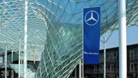 Outdoor Banners Stand and Flag Displays by www.youhuge.com