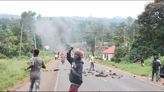 Drama as Police use Tear gas to disperse Angry Muguka farmers and Traders in Embu!