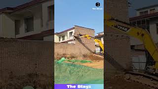 JCB Machine Demolishes Old Building | Powerful Excavator Work