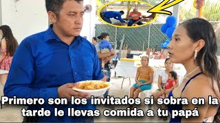 Aracely enojada por que titi le esta desajustando la comida\/llevándole a Don lino le hizo caras q no