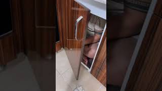 Otomati̇k Açilan Kapi Komi̇k Vi̇deo