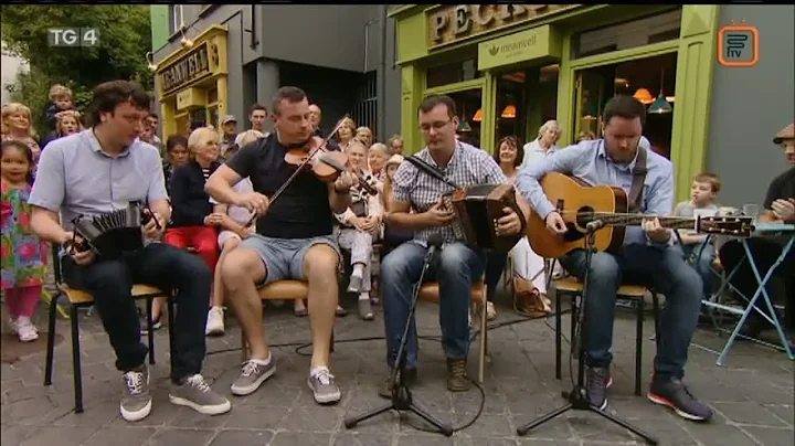 Hugh, Colm & Eric Healy leStevie Dunne