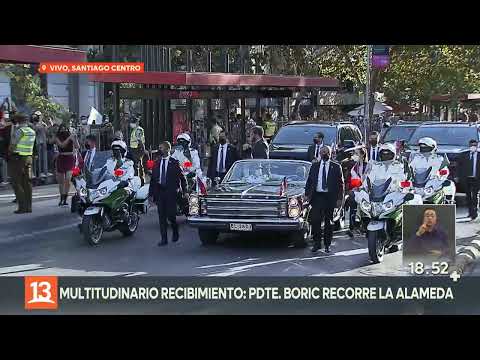 Presidente Boric recorre las calles de Santiago hasta La Moneda en el Ford Galaxie