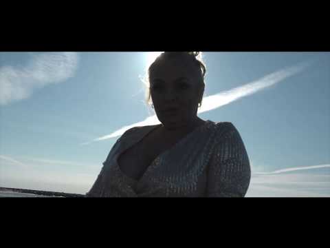 Monika Banasiak & Julia Jaroszewska - Nigdy Się Nie Poddam