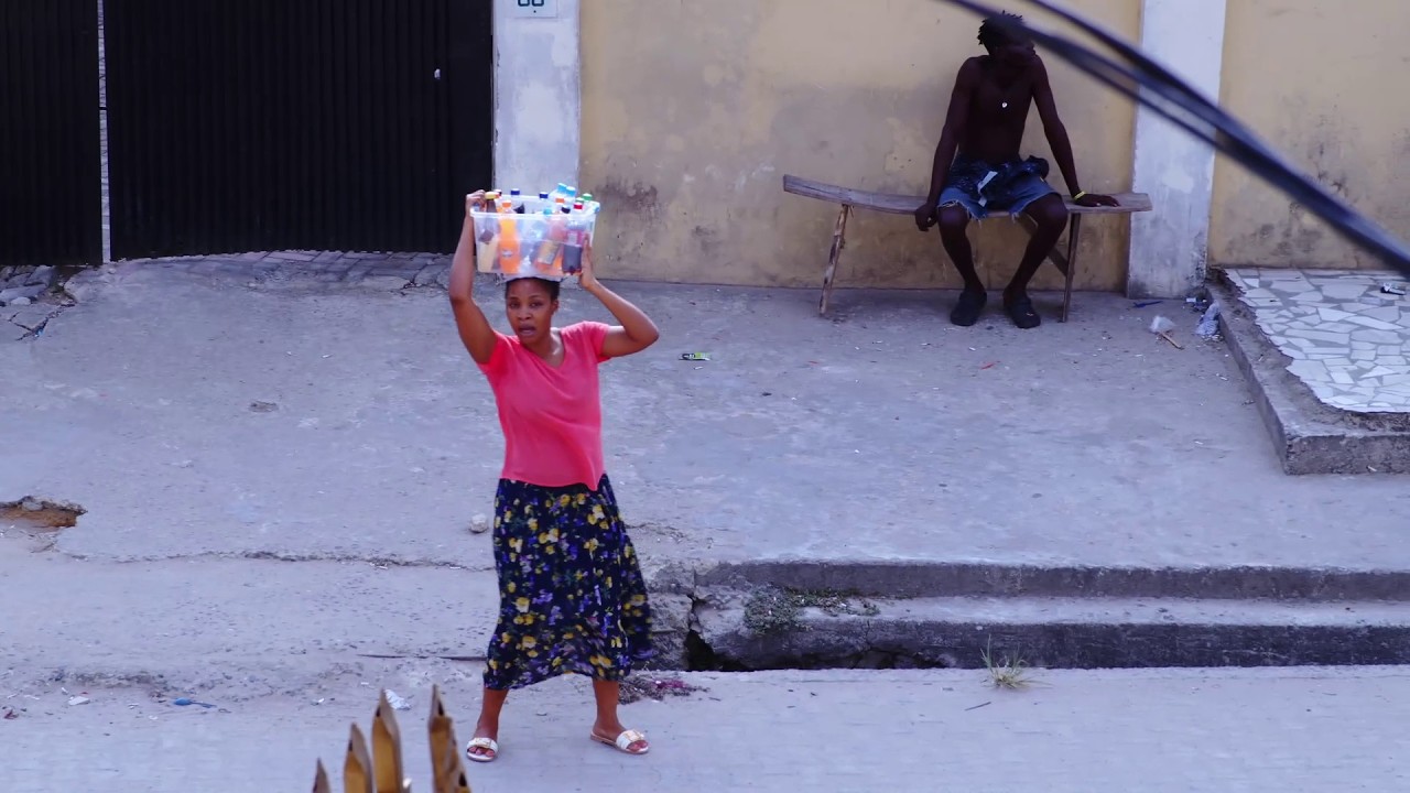Billionaire Lady Left Her Mansion To Disguise To B Selling Water On The Road Just To Find True Love
