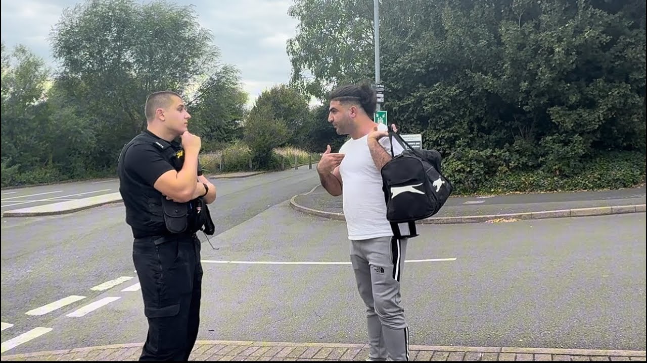 Based police officer shuts down migrant