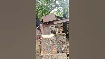 Splitting wood with a hydraulic log splitter- Good tools and machinery can increase work efficiency