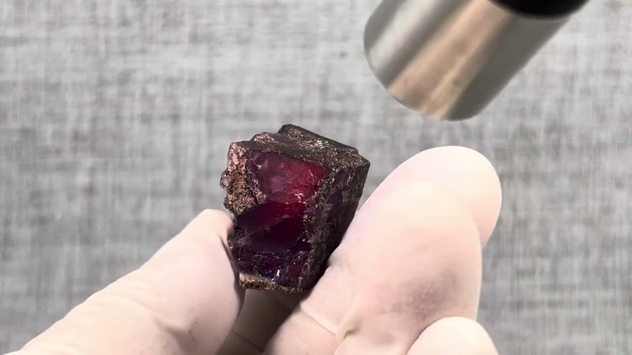 メキシコ・オハエラ鉱山産フローライト原石（赤色蛍光） 20.0g