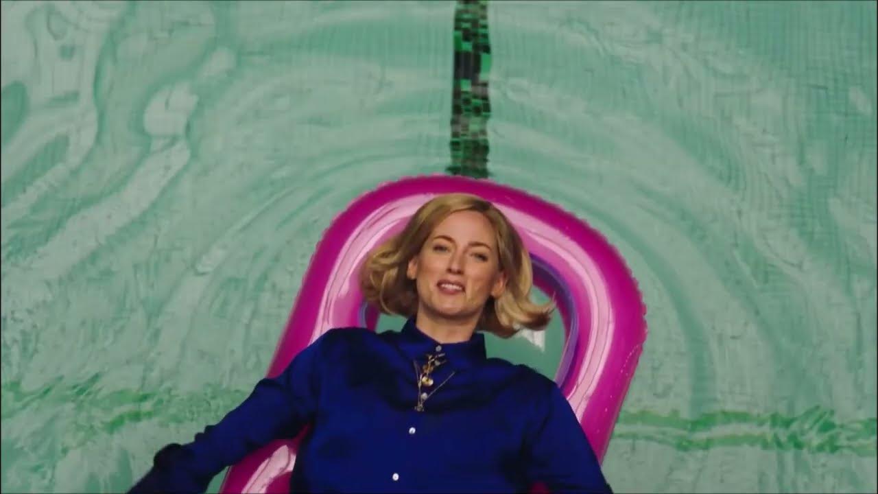 'Tara' in blue satin blouse TurboTax Live commercial (2022) YouTube
