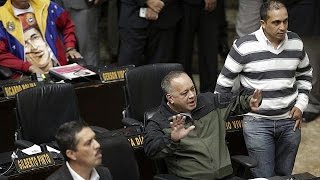 Venezuela'da muhalif vekiller pes etti