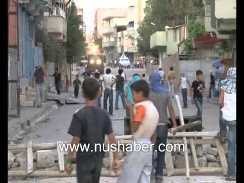 Nusaybin'de YSK protestolarında polise ses bombası ve bir iş yerine molotof atıldı.wmv