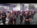 Feuerwehrleute demonstrieren am Eiffelturm für mehr Mittel