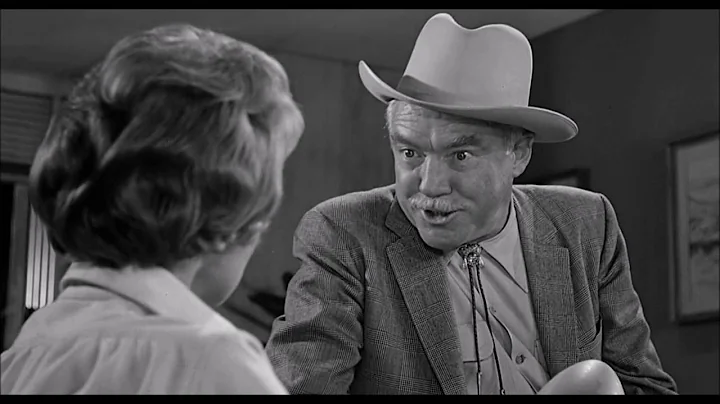 Psycho (1960)    Frank Albertson , (Plus Hitchcock...
