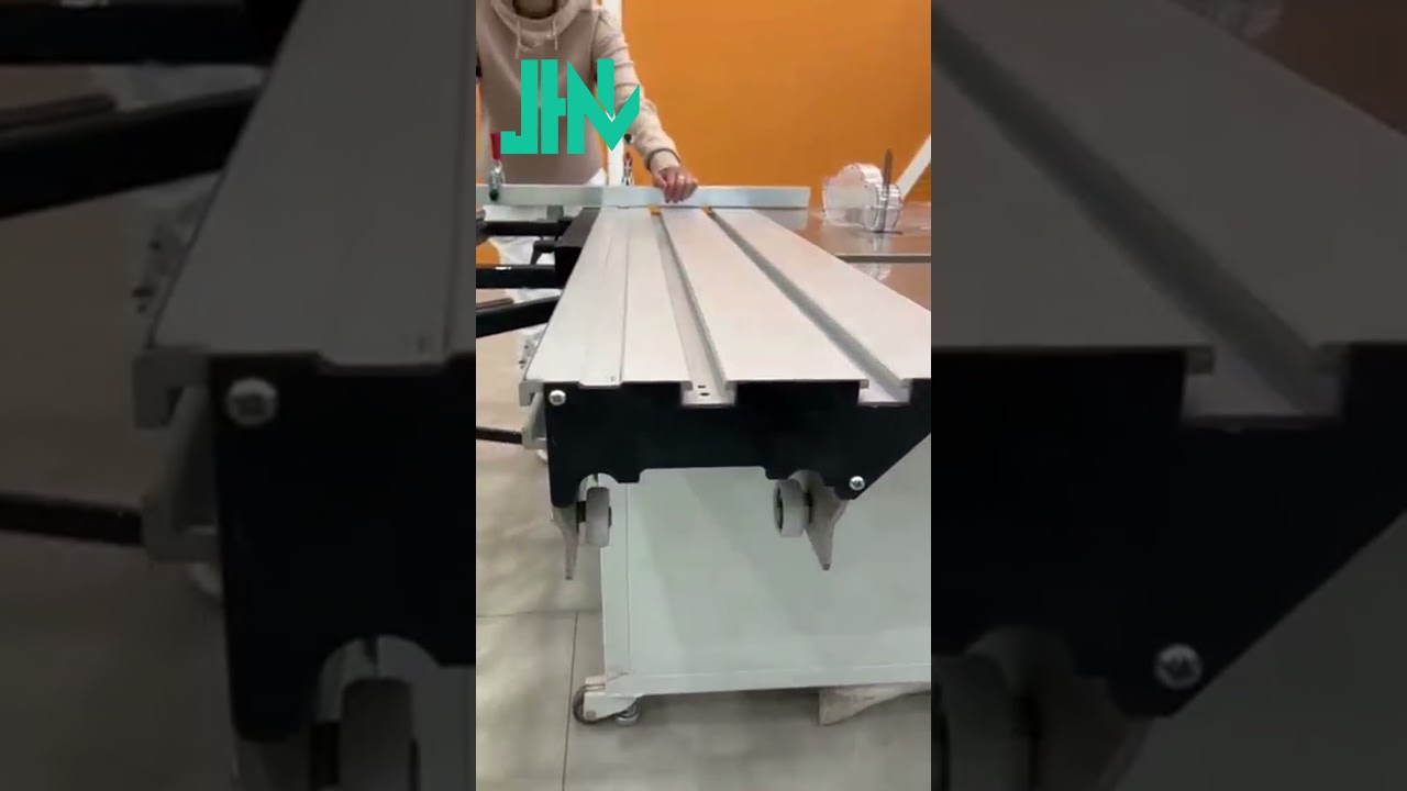 Easy-to-use Sliding Panel Saw