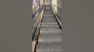 How to use an escalator #japan #japanlife #tutorial #tutorials #memes