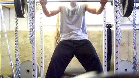 Speed squat 50% #225+4 chains last set #20