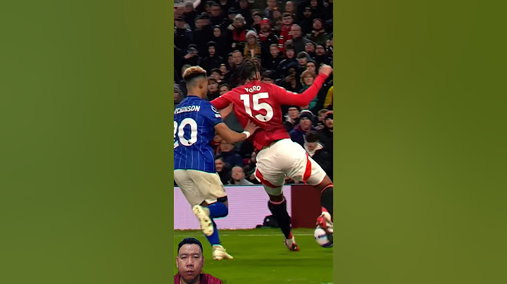 Leny Yoro's Turning Skill. ✨️ #manchesterunited #football #premierleague #soccer #footballskills