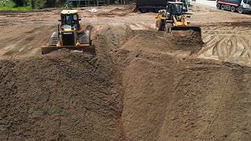Power Bulldozer SHANTUI Pushing Sand and Wheel12 Dump truck Dumping For back fill Pond