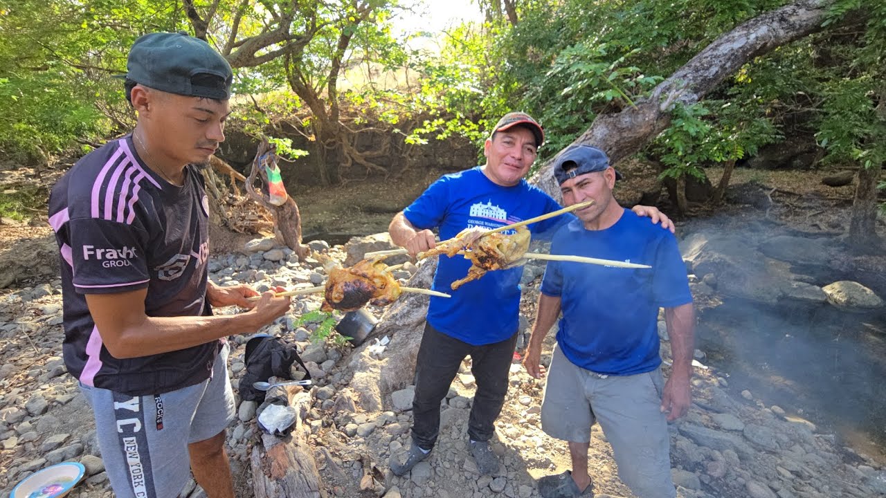 ya disfrutando la sopa de gallina 💯🍲