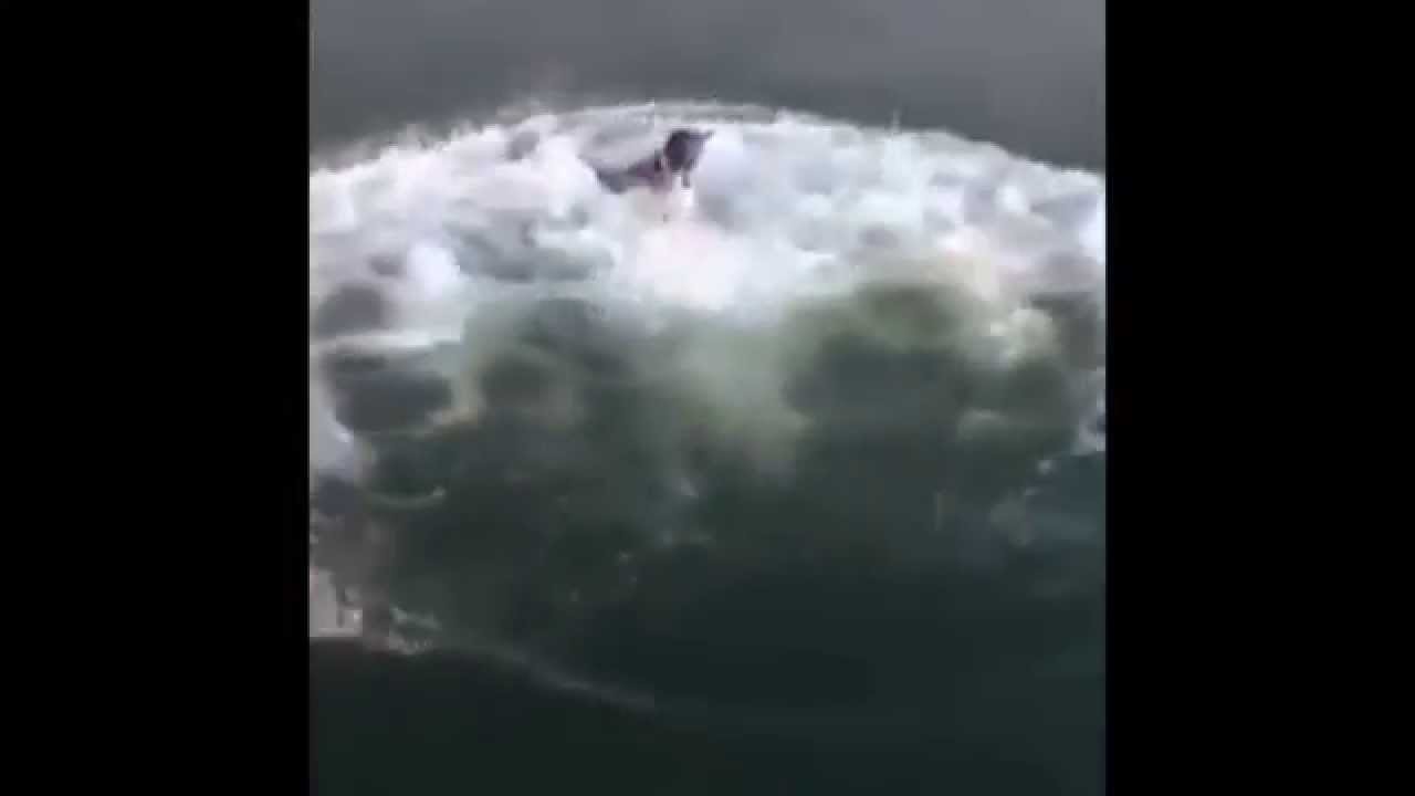 Guy rides his moped into a lake - YouTube