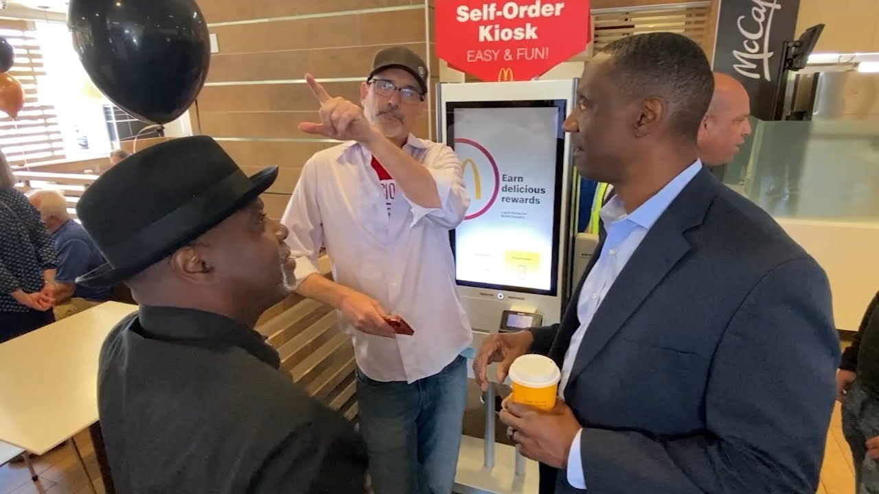 New Oakland police chief hosts 1st 'Coffee with a Cop' to strengthen community relations