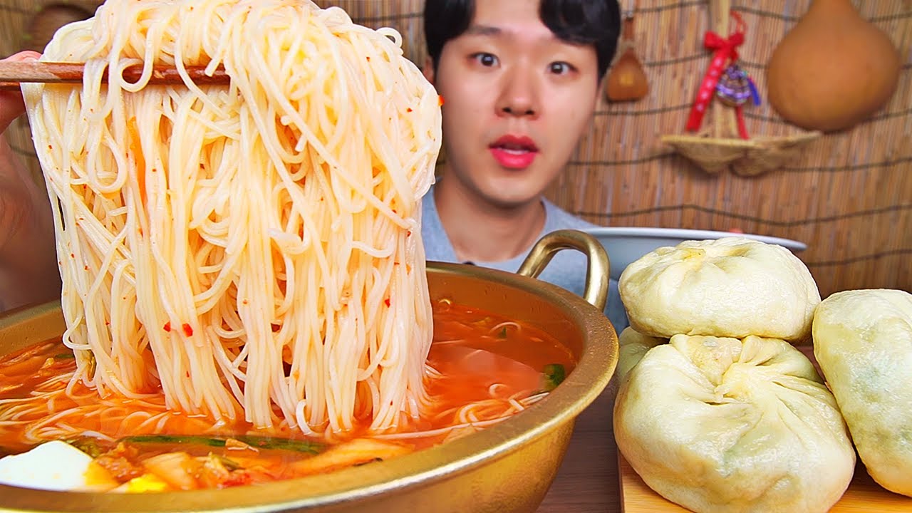김치말이국수 왕만두. 둘이 합이 딱 맞고 죽여줍니다. KIMCHI NOODLES BIG DUMPLING KOREAN FOOD ASMR MUKBANG.