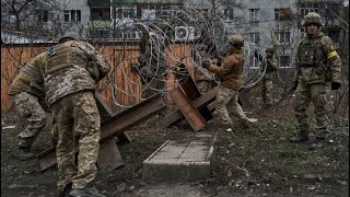 Ukraine builds new lines of defence west of Bakhmut, residents leave area