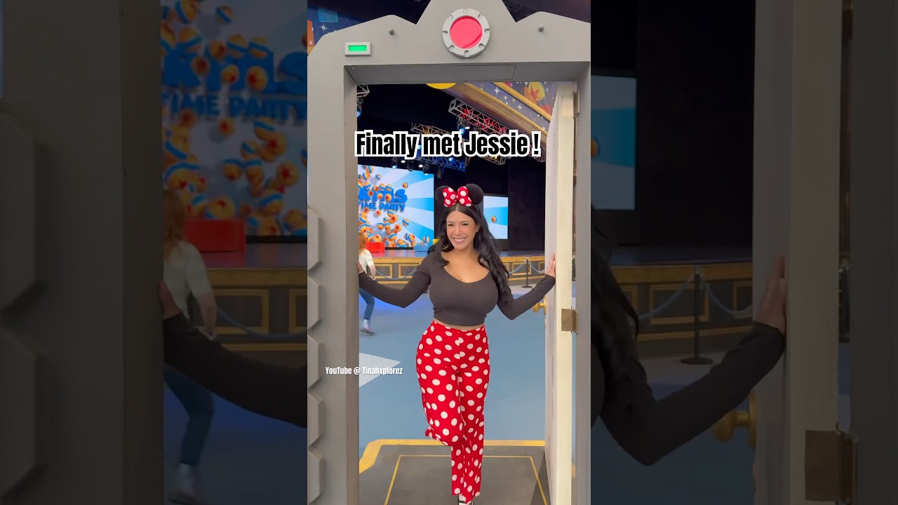 Finally me Jessie! #viralshort #disneyparktour #toystory #foryou