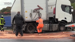 20.10.2021 - VN24 - Truck skids through center crash barrier on A1 motorway