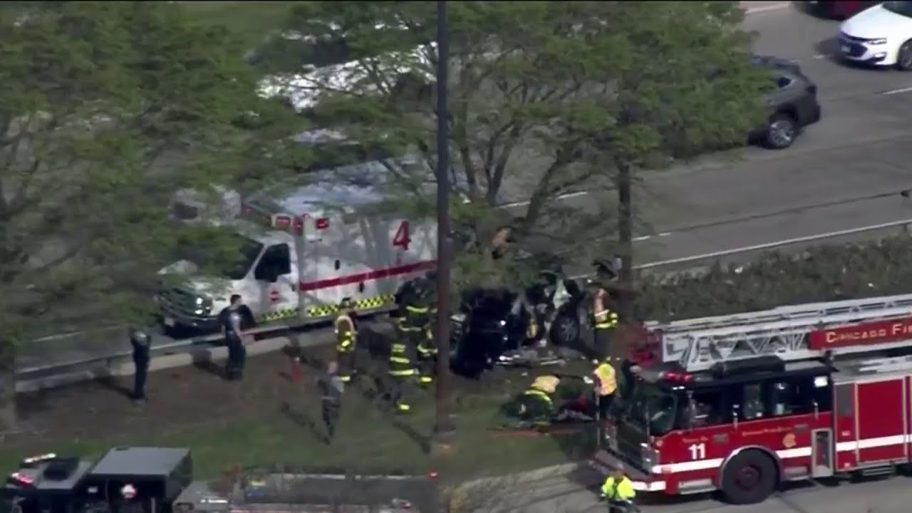 SUV se estrella contra un árbol en DuSable Lake Shore Drive y se parte ...