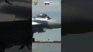 Корабельный Истребитель Су-33 Взлетает С Авианосца Типа 